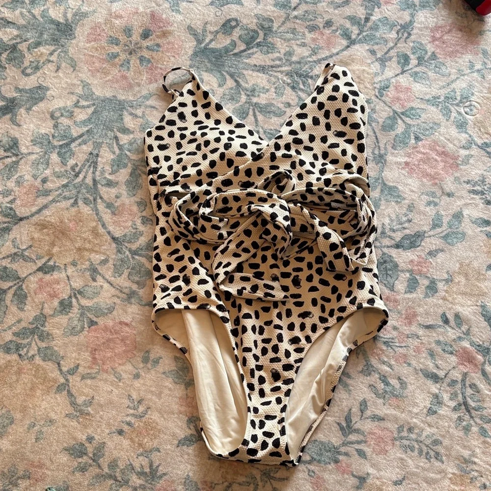 Aerie wrap one piece swim suit - Picture 3 of 4